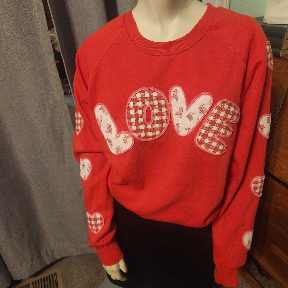 Simply Southern Women's M Love Heart Patch Oversized Crewneck Sweatshirt NWT